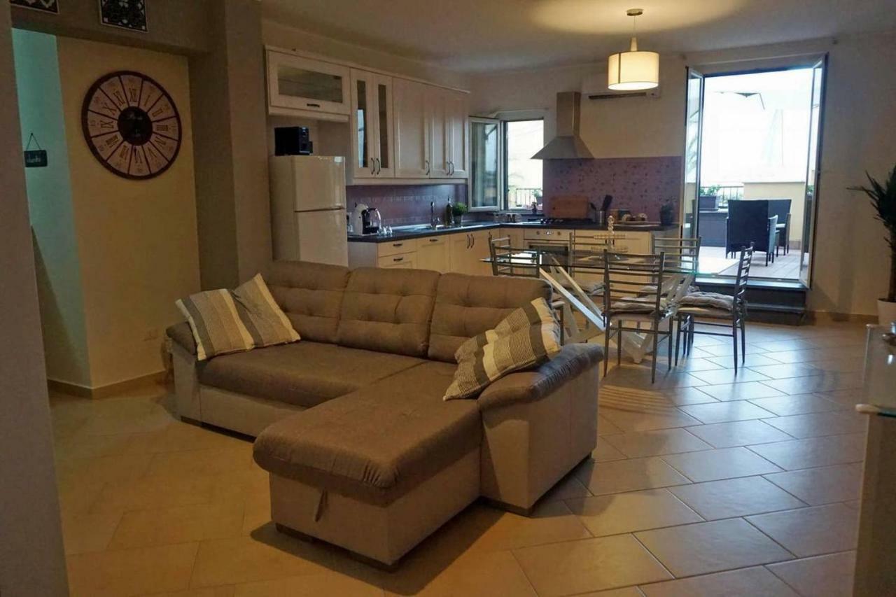 Lilly'S House Apartment Giardini Naxos Bagian luar foto